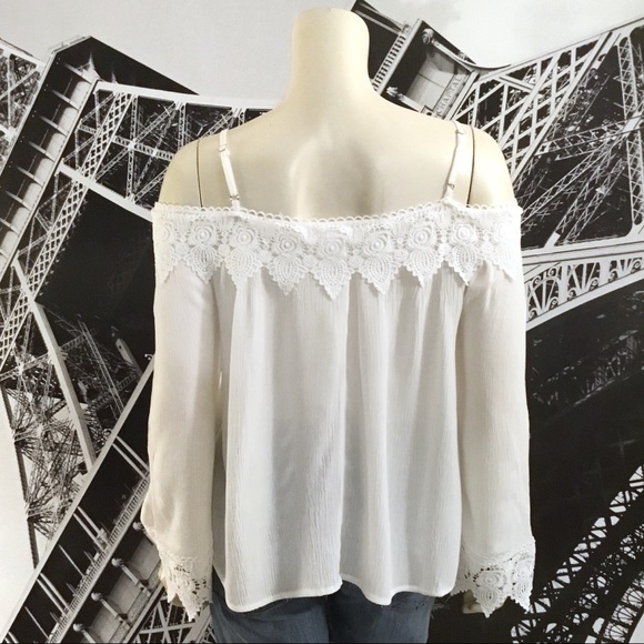 Active USA Off The Shoulder Lace Trim Top - Picture 4 of 6